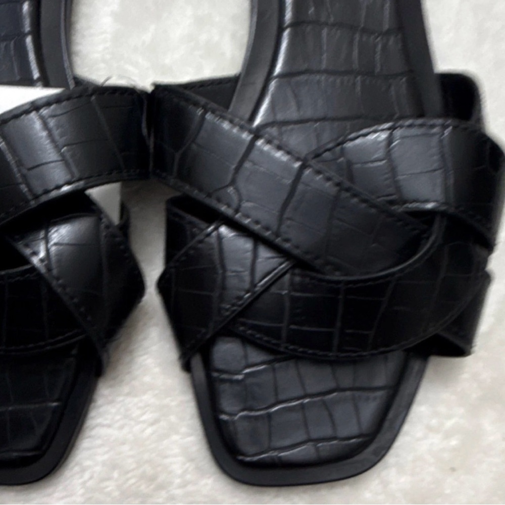 H&M Black Croc-Embossed Woven Slide Sandals - Picture 2 of 4
